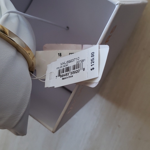 NWT SEND OFFER for MK & box. Exquisite bracelet - Picture 3 of 9